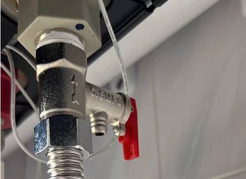 NBA美国职业篮球联赛_滚烫的水NBA美国职业篮球联赛，从头流到脚！今晚洗澡前紧急提醒！