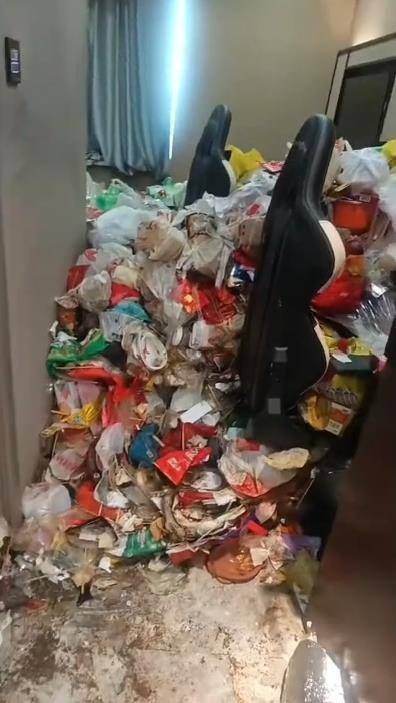 皇冠信用網平台代理_长春一电竞酒店退房后画面“不堪入目”皇冠信用網平台代理，垃圾堆积如山超1米高，酒店：顾客入住超两年，花了3天才清扫完