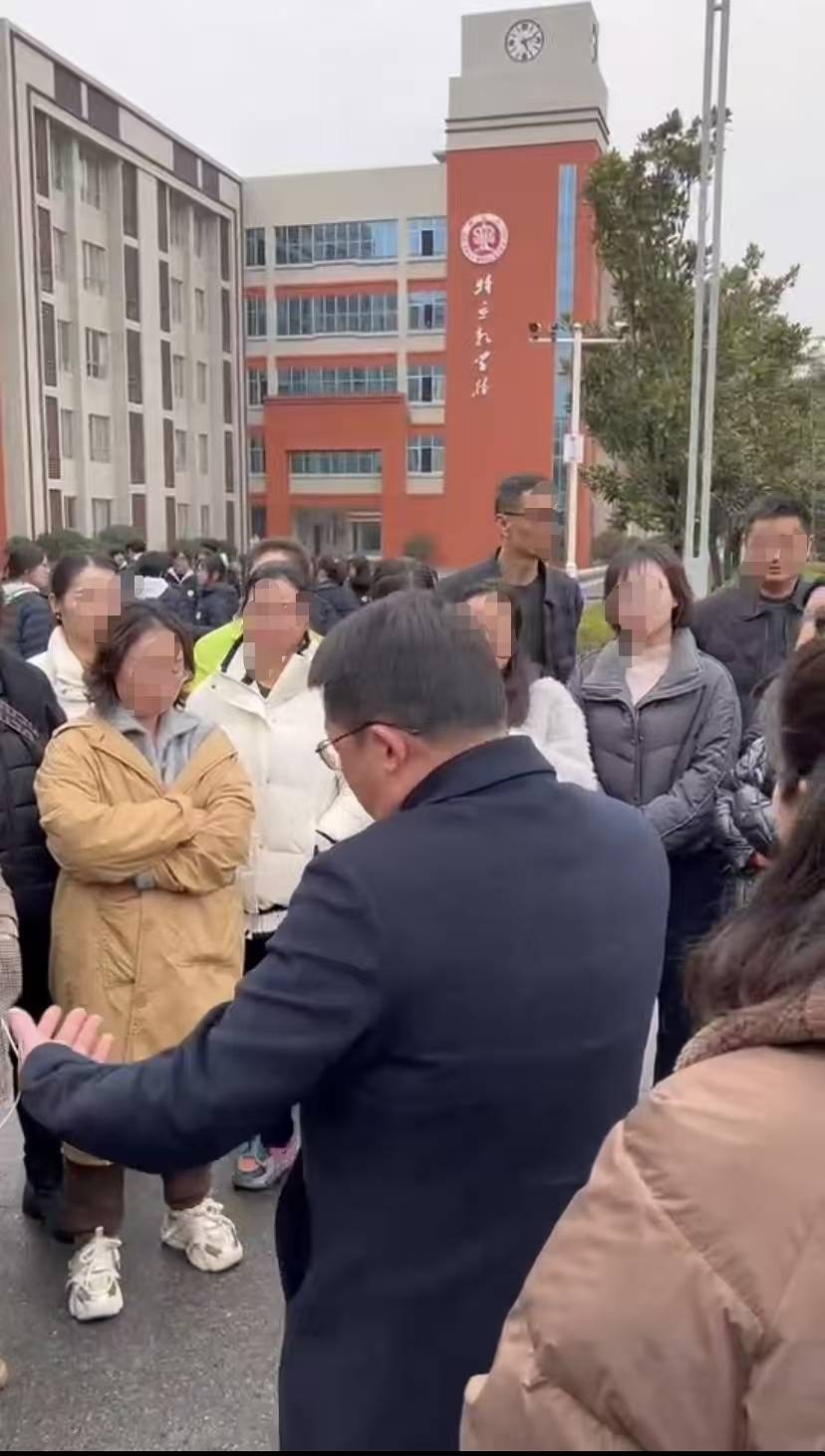 韦斯卡vs马拉加_影子调查｜一起家校矛盾韦斯卡vs马拉加，冲突到“裂开”