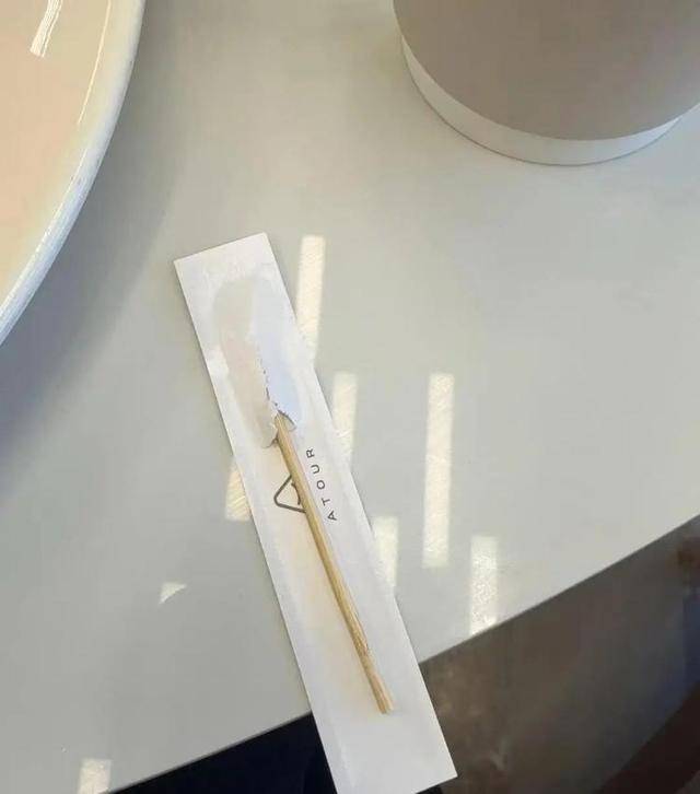 皇冠登1代理_女子称在亚朵酒店内用牙签皇冠登1代理，入口后猛然发现可能是别人用过的，店方回应