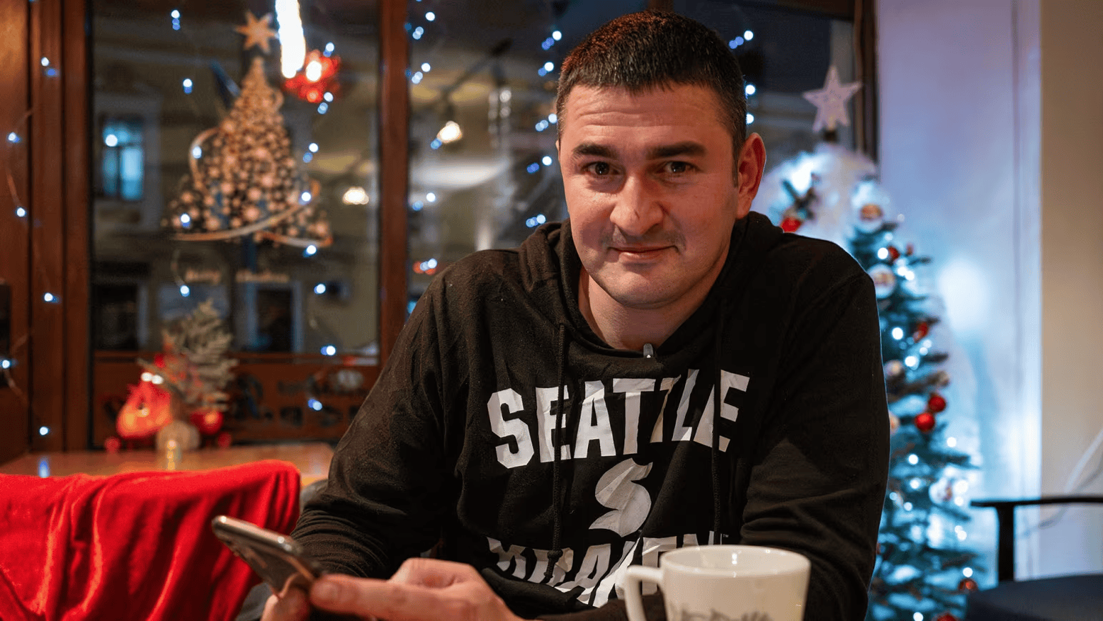 埃弗顿vS 阿斯顿维拉
_为逃兵役越境的乌克兰人:“宁可死于山野”