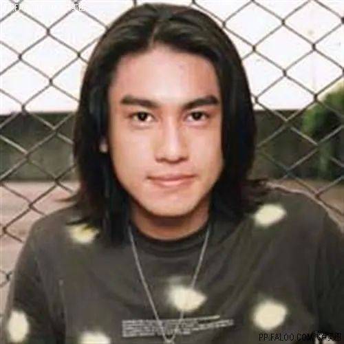 皇冠官方
_朱孝天举报阿信所属公司“相信音乐”:勾结黄牛炒票逃税、海外洗钱、假唱……