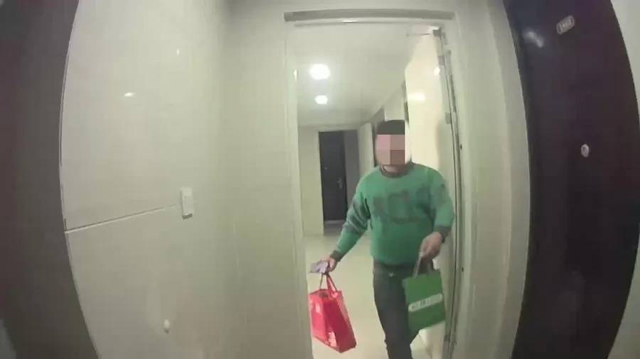 希腊 v 丹麦_上海警方：多名来沪人员窜至居民小区希腊 v 丹麦，已被抓获！家门口出现这种袋子，千万小心→