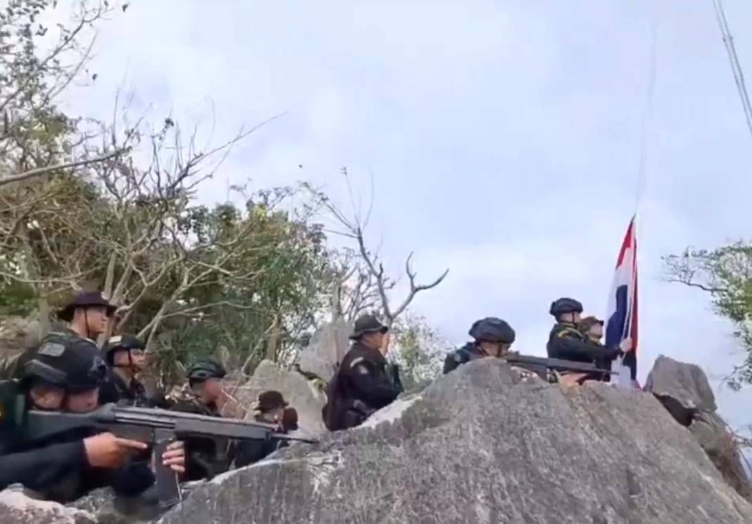 德岛漩涡vs秋田蓝色闪电
_不给洪森父子拼命德岛漩涡vs秋田蓝色闪电
,柬军跑了:泰国缴获中械摆一地,越南武器参战