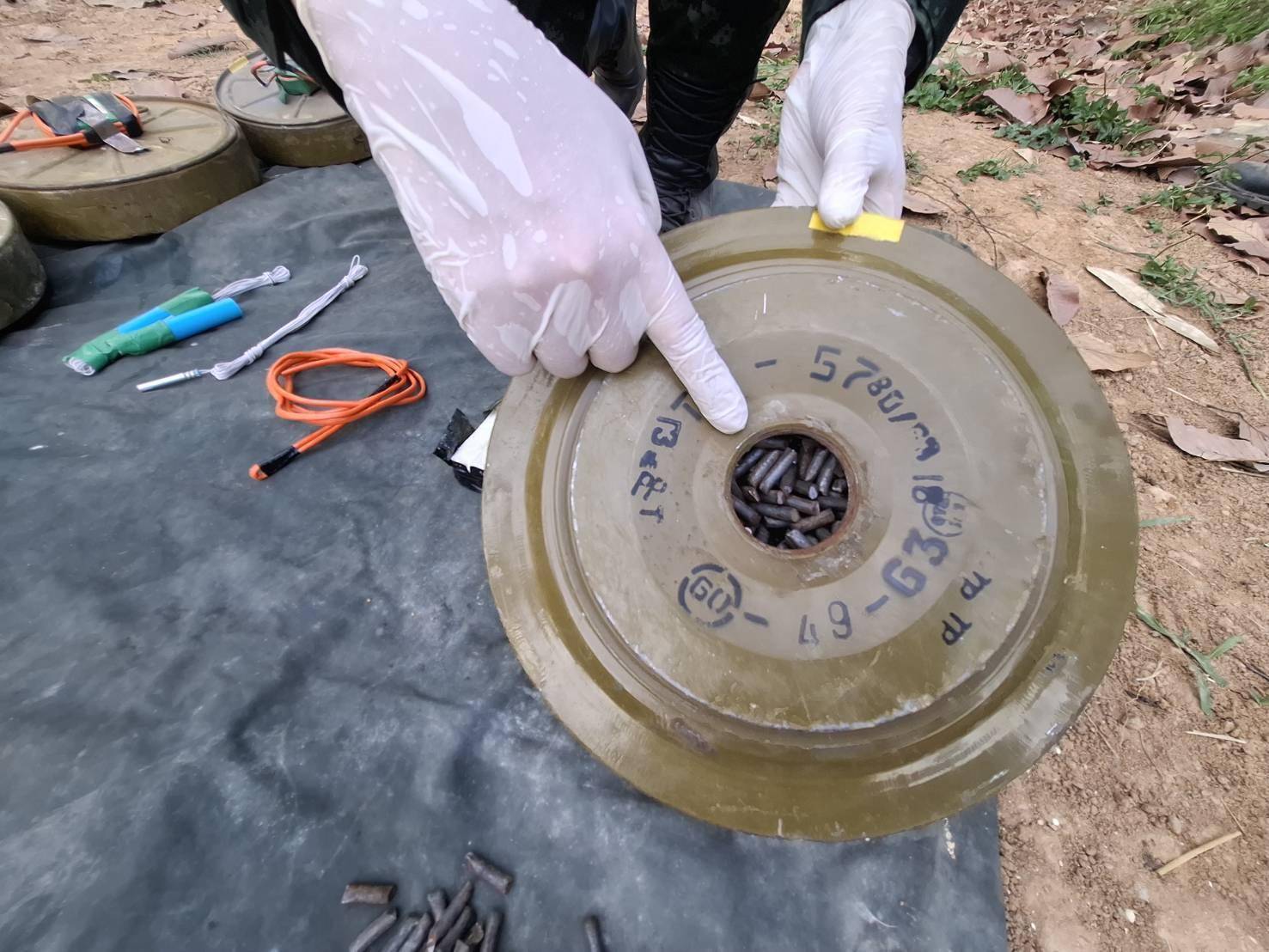 德岛漩涡vs秋田蓝色闪电
_不给洪森父子拼命德岛漩涡vs秋田蓝色闪电
,柬军跑了:泰国缴获中械摆一地,越南武器参战