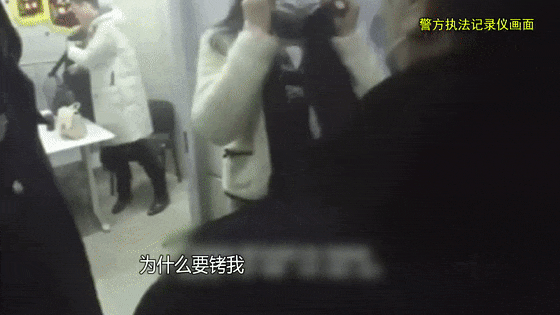 摩尔多瓦vs以色列足球
_上海地铁一男子被打10个耳光不还手摩尔多瓦vs以色列足球
!“被打还手即互殴”成历史