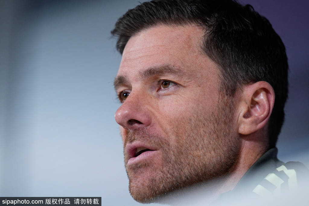 皇冠投注网址
_马卡列阿隆索下课五大原因:随意开大脚、与维尼修斯交恶等