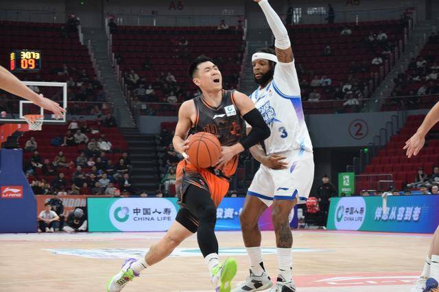 皇冠信用网平台_正好侃球丨从三连败到八连胜皇冠信用网平台！邱彪找到了“高速”行驶的钥匙