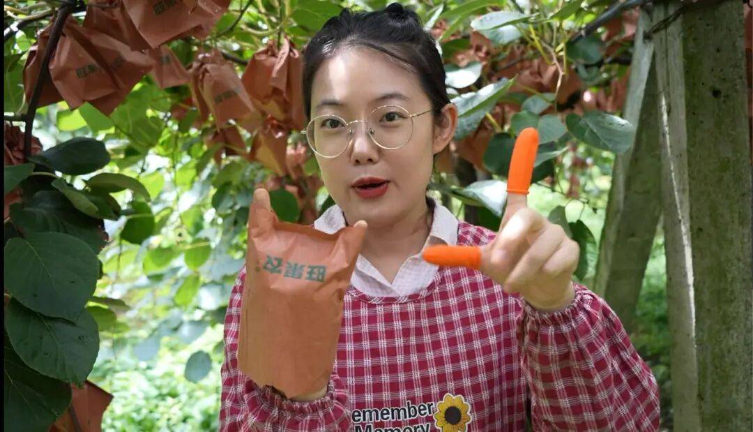 皇冠信用网出租足球_考研失败、工作失业皇冠信用网出租足球，95后情侣回成都换赛道火了，全网追着买！她说：不是爽文逆袭