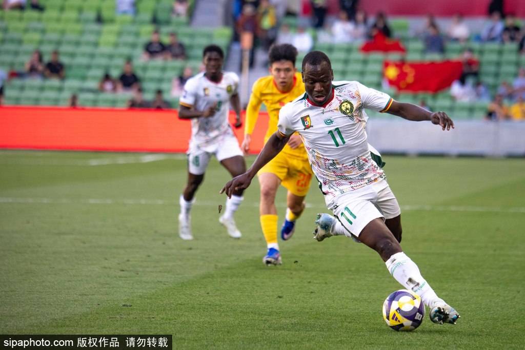 皇冠公司的代理怎么拿_直红！米特里策再度薅李镇全头发皇冠公司的代理怎么拿，主裁看完VAR将其红牌罚下